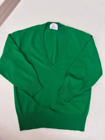 뷰티앤유스 울 캐시미어 천축 딥 브이넥 니트