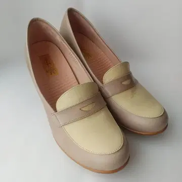 키다리 아저씨 베이지 가죽 힐 로퍼 25.5cm