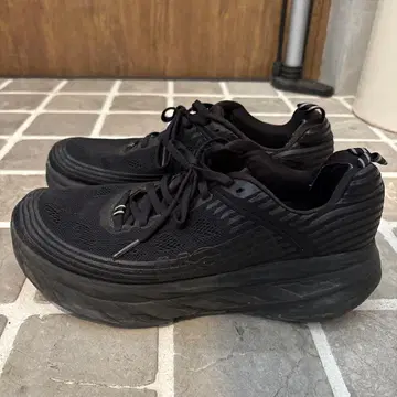 HOKA ONE ONE BONDI 6