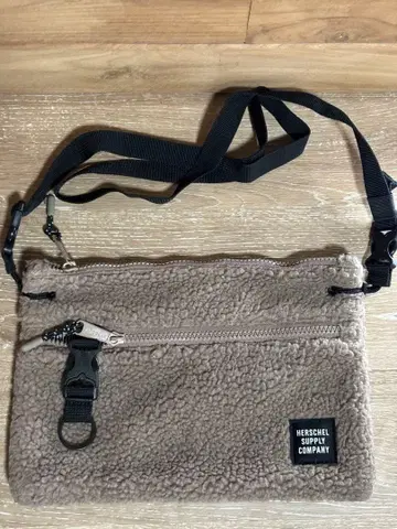 허쉘 서플라이 사코슈 새상품