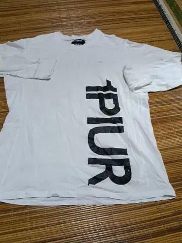 1PIU1UGUALE3 화이트 긴팔 티셔츠 RELAX