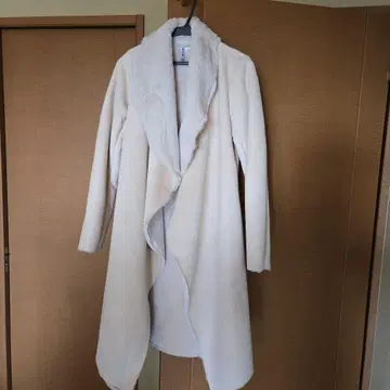 무스탕풍 롱 코트 크림색