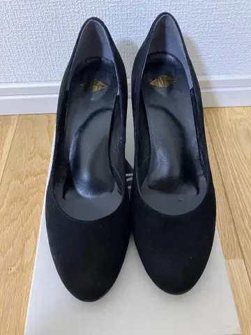 NT 에누티 블랙 스웨이드 펌프스