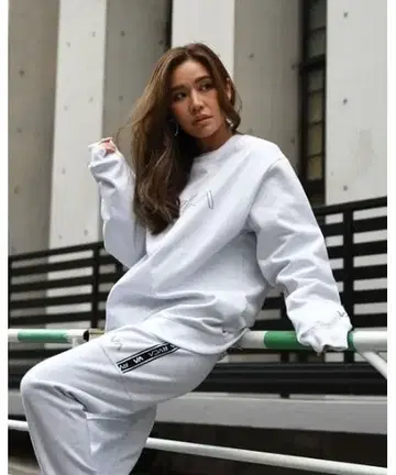 RVCA AZUL 아줄 방풍 발수 남성용 맨투맨 백테이프 로고