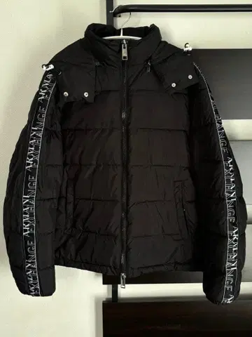 ARMANI EXCHANGE 블랙 다운 자켓 M 사이즈