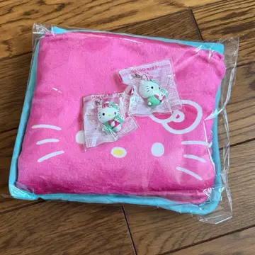 서티원 헬로키티 콜라보 담요 참 2개