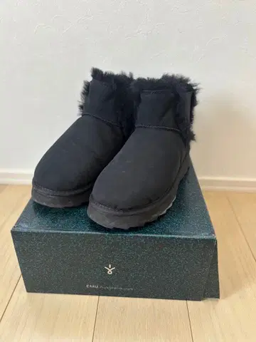 EMU 블랙 퍼 어그 부츠