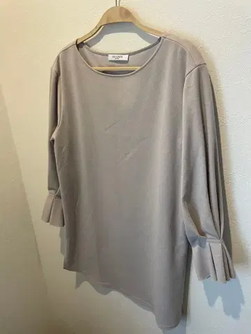 JOCONDE ROYAL 그레이 플레어 슬리브 셔츠