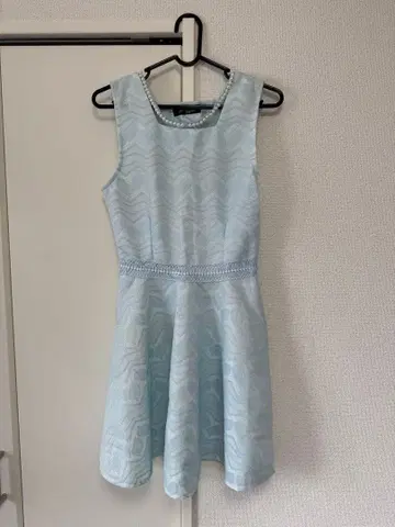 새상품급 스카이블루 A라인 드레스 펄 장식 포함 M사이즈