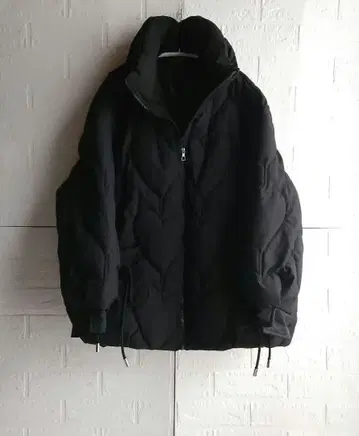 블랙 퀼팅 자켓 후드 부착