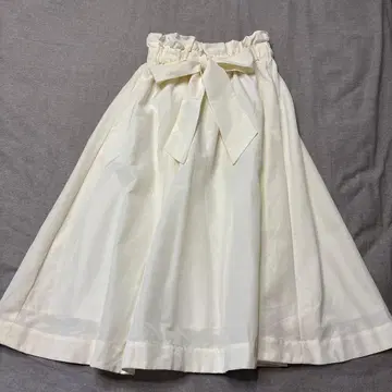 아이보리 플레어 스커트 리본 포함