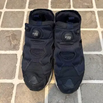 펌프 퓨리 스니커즈 네이비