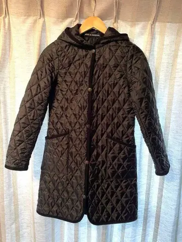 런던 트래디셔널 퀼팅 자켓 코트 블랙