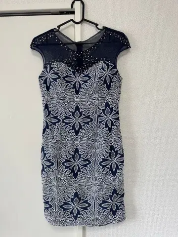 꽃무늬 네이비 드레스 비즈 포함 M 사이즈