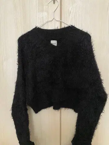 musubore 무스보레 페더얀 V넥 니트 블랙