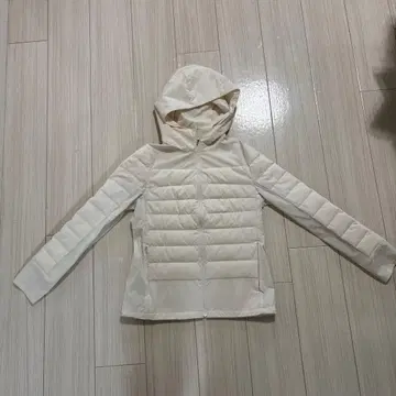 화이트 후드 부착 다운 자켓 M 사이즈