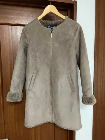 Favorite Play 베이지 무스탕 코트