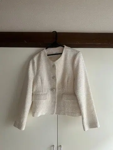 화이트 트위드 노카라 자켓