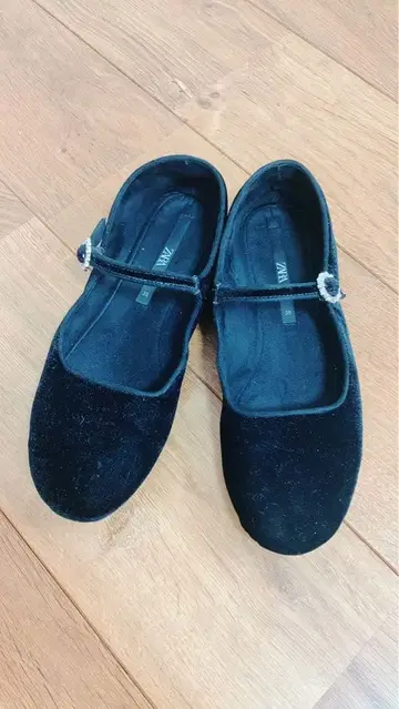 ZARA 블랙 플랫슈즈 38