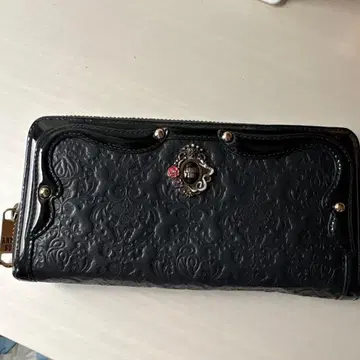 ANNA SUI 개운 엠보싱 가공 블랙 장지갑