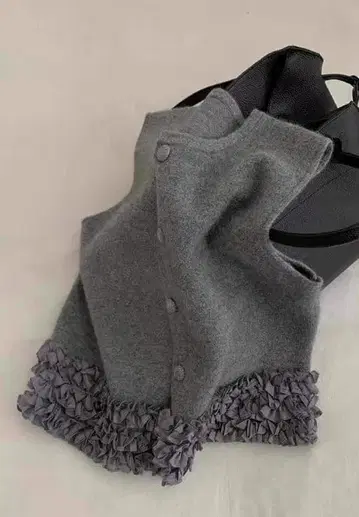 프릴 달린 그레이 울 베스트 M 사이즈 그레이
