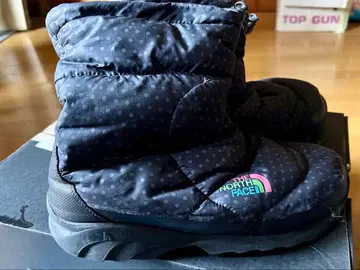 THE NORTH FACE 스노우 부츠 블랙 도트 무늬
