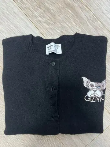 그렘린 자수 블랙 가디건 긴팔