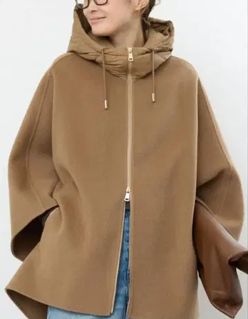 미사용 새상품 두즈엠 MY WHITE 케이프 코트