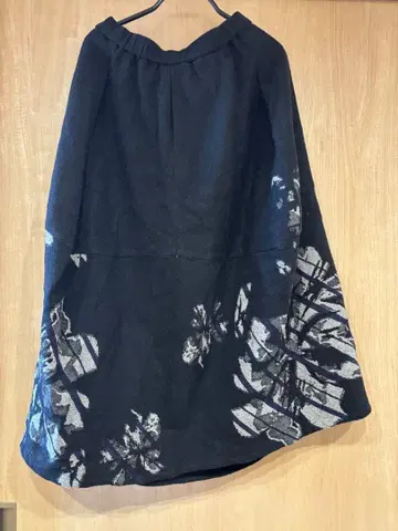 센소유니코 지우 스커트