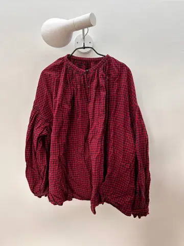 빔스 보이 빨검 체크 블라우스 숏 기장 와이드 실루엣