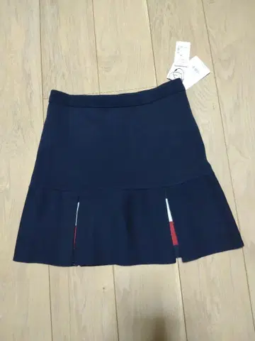 새상품 타미힐피거 박스 플리츠 니트 스커트 (네이비)