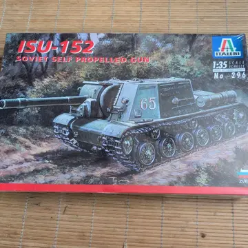 이탈레리 1/35 ISU-152