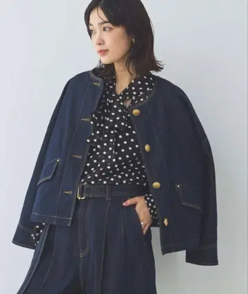 이번 시즌 새상품 Gready Brilliant 금장 버튼 데님 자켓