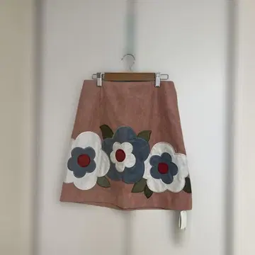 택 포함 새상품 Lily Brown 꽃무늬 사다리꼴 스커트