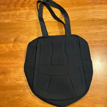 블랙 숄더백 JPG 로고 포함