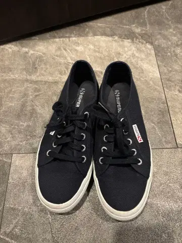 Superga 네이비 캔버스 스니커즈