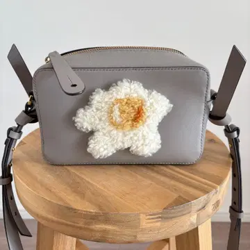 안야 힌드마치 숄더백 계란 프라이