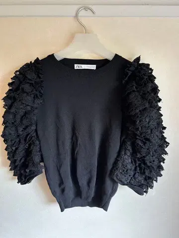 ZARA 블랙 프릴 슬리브 니트 M