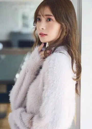 PROPORTION 롱 페더 숏 기장 풀오버