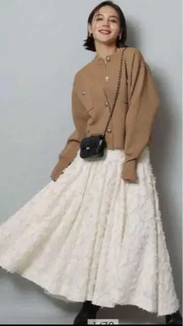 저스길리티 라운드 절개 시어 자카드 스커트 아르페쥬 스토리