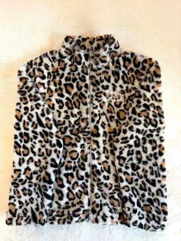 KISS ON THE GREEN 자켓