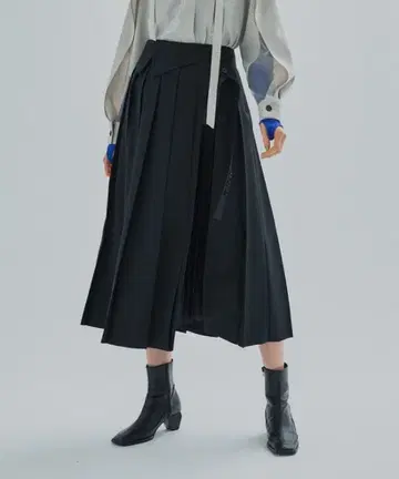 UNITED TOKYO 비지 아트 플리츠 스커트