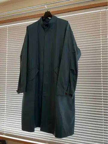 투모로우랜드 다크 그린 스텐카라 코트