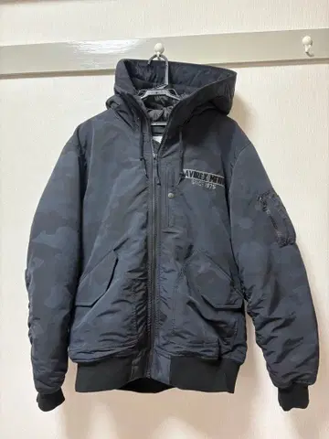 AVIREX 카모 패턴 플라이트 자켓