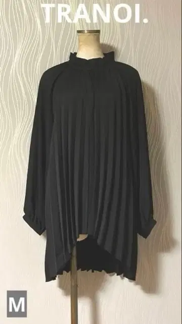 TRANOI. 스탠드 프릴 넥 플리츠 쉬폰 블라우스