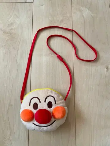 호빵맨 얼굴 모양 폭신폭신 파우치 빨간색 스트랩 포함 호빵맨 뮤지엄