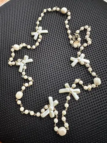 INGEBORG 리본 모티브 목걸이