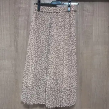 질스튜어트 레오파드 무늬 플리츠 롱 스커트