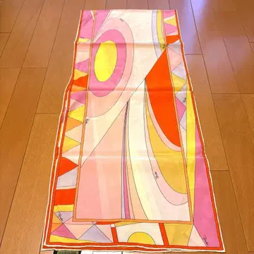 에밀리오 푸치 롱 스카프