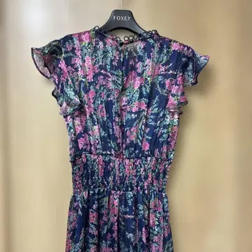 프리마셰레르 플라워 프린트 슬리브리스 원피스